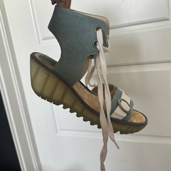 Fly London shoes - Picture 6 of 6